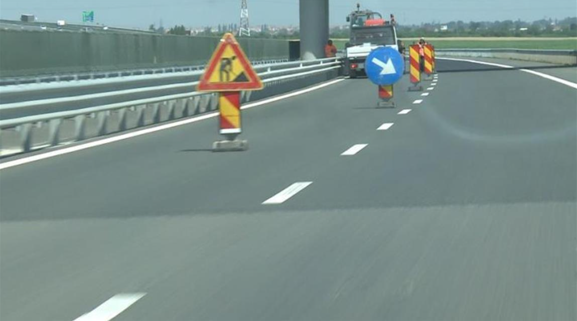 DN 6, în județul Caraș-Severin, circulația rutieră se desfășoară alternativ, pe un singur fir.