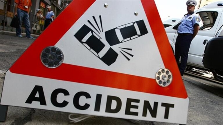 Trafic alternativ pe DN7, după impactul între două TIR-uri