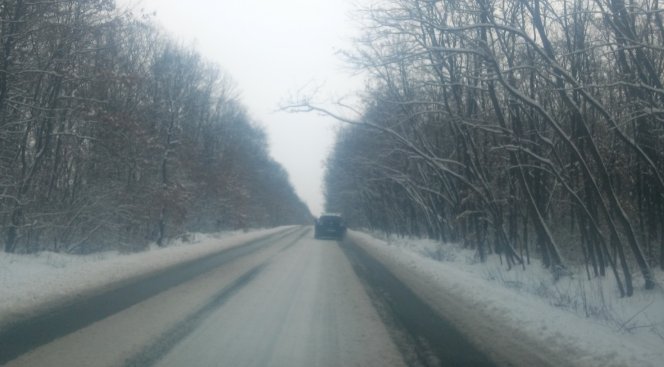 Atenție la drum: polei și zăpadă iminente